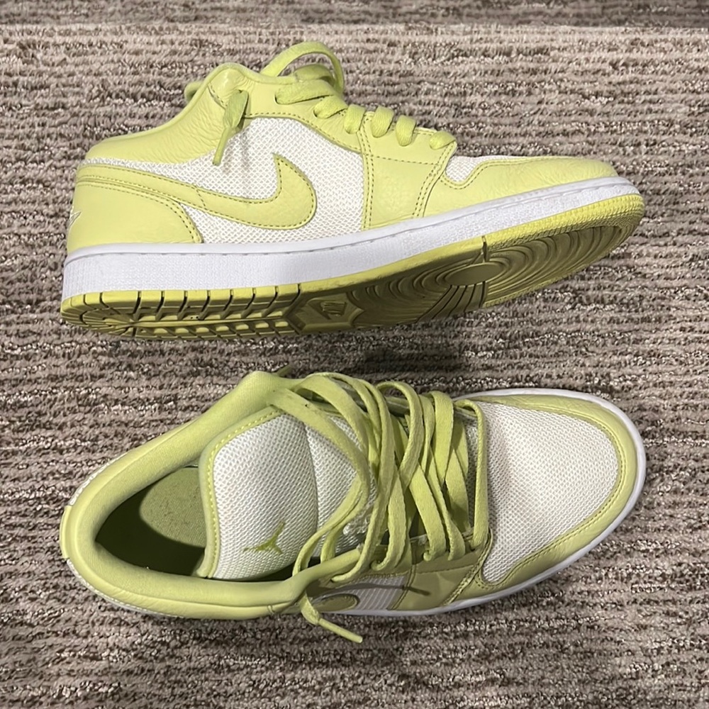 Women’s Air Jordan 1 Low SE Size 11